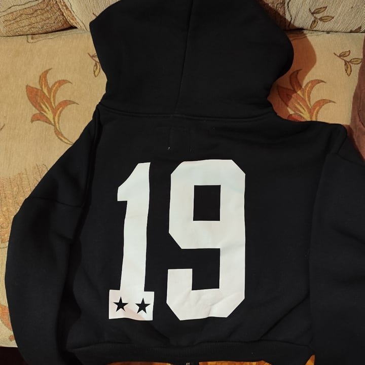 photo of Pull & bear Pull&Bear zip-up hoodie shared by @gancosep on  17 Dec 2024 - review