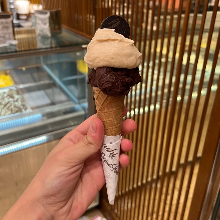 photo of Venchi Cioccolato e Gelato, Roma Via del Corso Gelato shared by @m4ri0 on  16 Oct 2023 - review