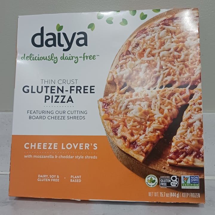 photo of daiya Cheeze Lover's Pizza shared by @heartartichokehearts on  11 Sep 2023 - review