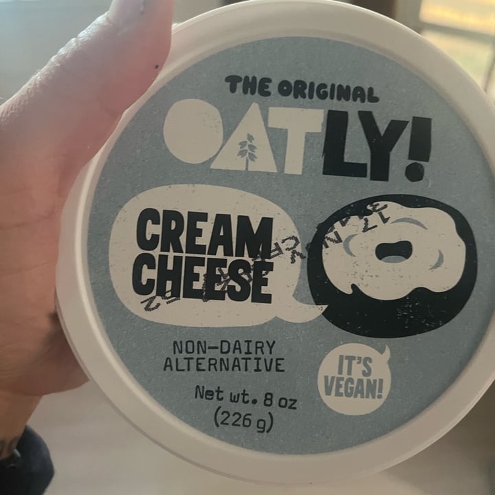 photo of Oatly cream cheese shared by @aimeelou- on  10 Nov 2023 - review