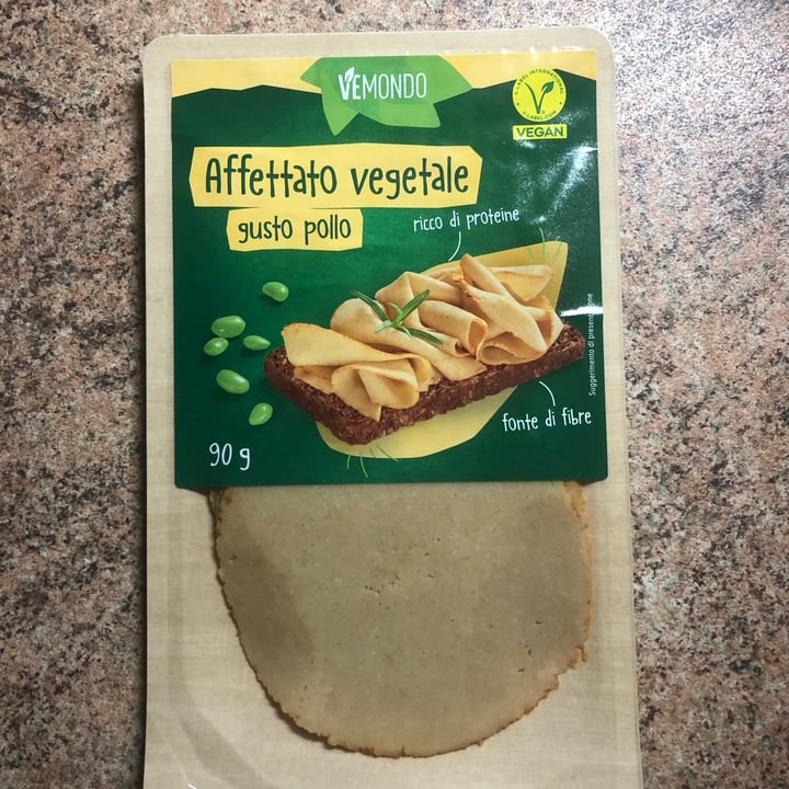 photo of Vemondo Affettato Vegetale Gusto Pollo shared by @ceciliaacocella on  10 Oct 2023 - review