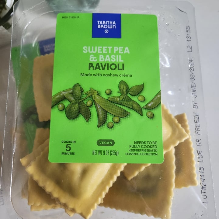 photo of Tabitha Brown Vegan Sweet Pea & Basil Ravioli shared by @picklesnickels on  07 May 2024 - review