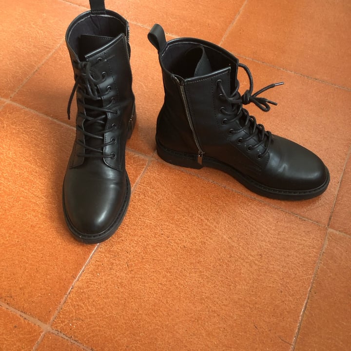 photo of Vegan Shoes Italy Anfibi VSI Far shared by @lisbethsalander on  04 Mar 2024 - review