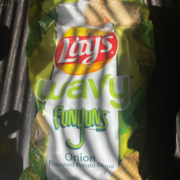 photo of Lay's Wavy Funyuns Onion flavored chips shared by @friendlyvegan on  07 Apr 2024 - review
