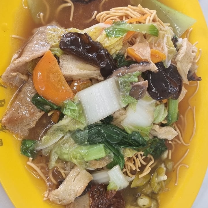 photo of Kwan Tzi Zhai Vegetarian Catering crispy noodles shared by @vegehappy on  14 Sep 2024 - review