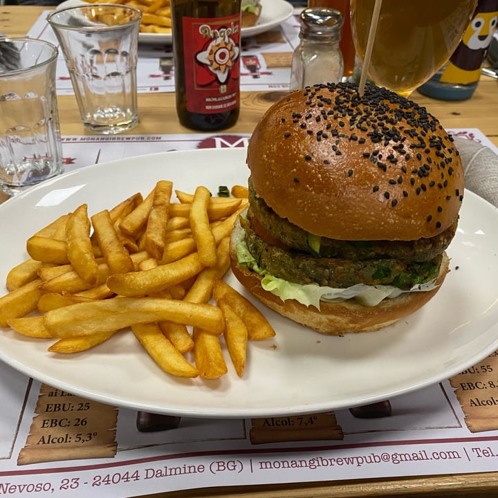 photo of Monangi Brew Pub vegan burger shared by @alecann on  10 Mar 2024 - review