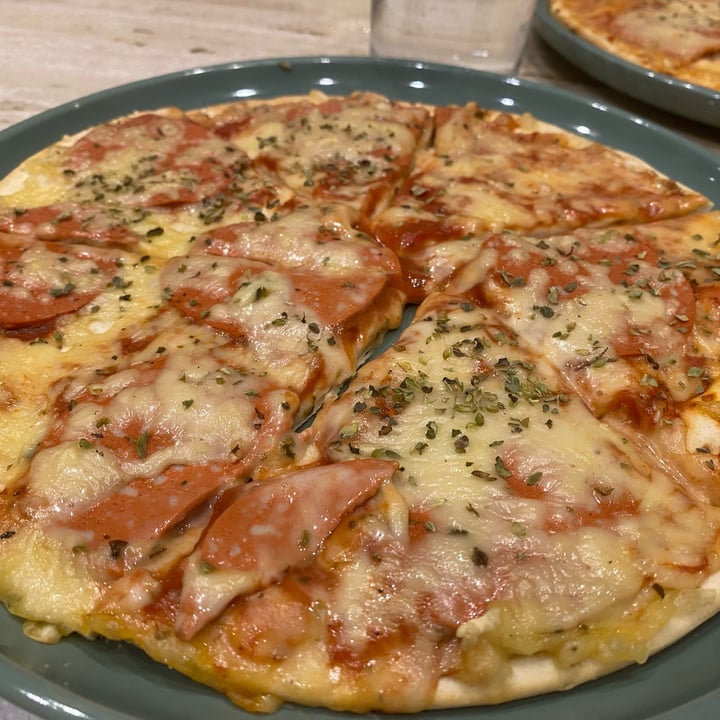 photo of Vemondo Vegan Stonebaked Pizza Salami Style shared by @vegan_turia on  31 May 2025 - review