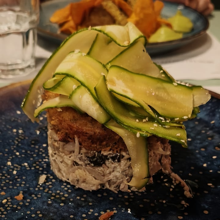 photo of Romeow Cat Bistrot Jack fruit e pleurotus in salsa tartara, zucchine marinate al sesamo tostato con pomodori verdi fritti shared by @andydesa on  04 Aug 2024 - review