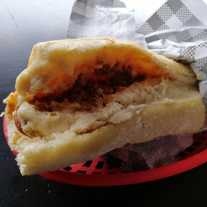 photo of Mister Nice Guy's Bakeshop Coney Island Chilli Dog shared by @danisdragon on  22 Oct 2023 - review