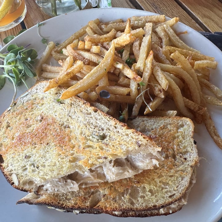 photo of Fresh Earth Food Store Ch!cken Mayo Grilled Sarmie shared by @securemonkey88 on  25 Aug 2024 - review