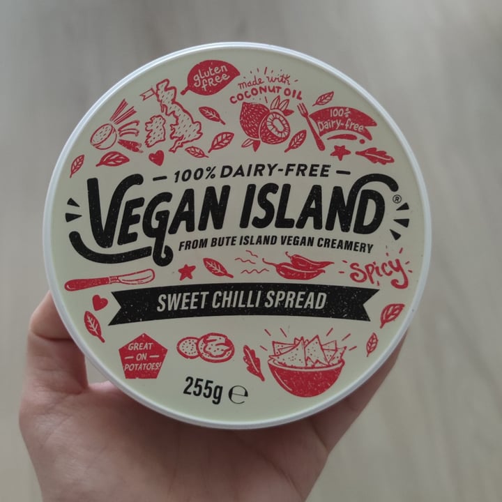 photo of Vegan island formaggio spalmabile shared by @cindylala on  25 Aug 2023 - review