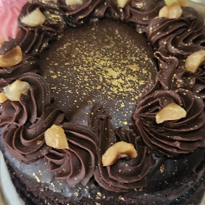 photo of Woolworths Food Chocolate & Hazelnut Gift Cake shared by @therush on  19 Nov 2024 - review