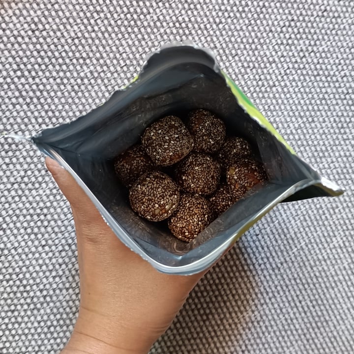photo of Vemondo praline fichi, noci e semi di chia shared by @valeriedarkblue on  25 Jul 2024 - review
