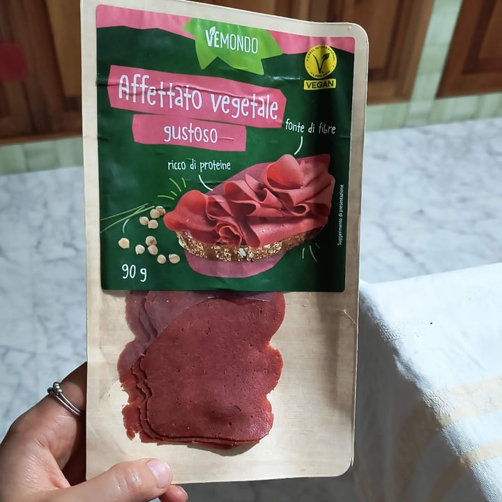 photo of Vemondo affettato vegetale gustoso shared by @melanyminichino99 on  19 Oct 2024 - review