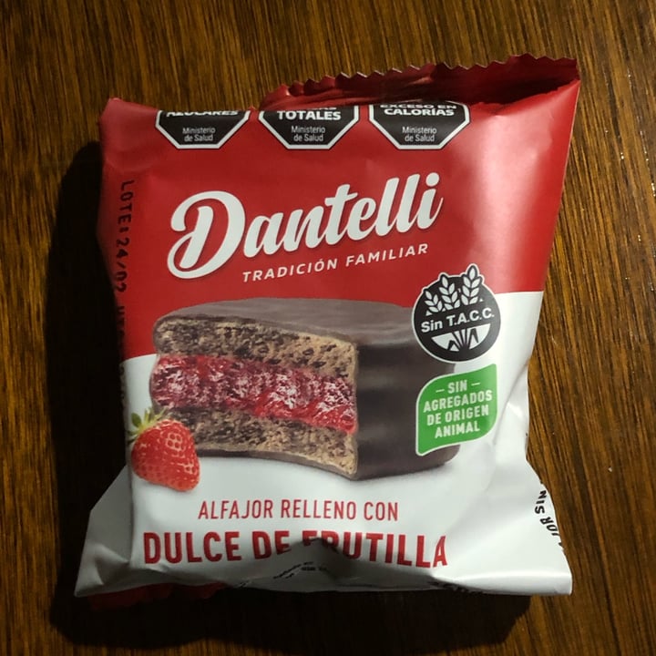 photo of dantelli Alfajor De Chocolate relleno con dulce de frutilla shared by @aylugiussi on  01 May 2024 - review