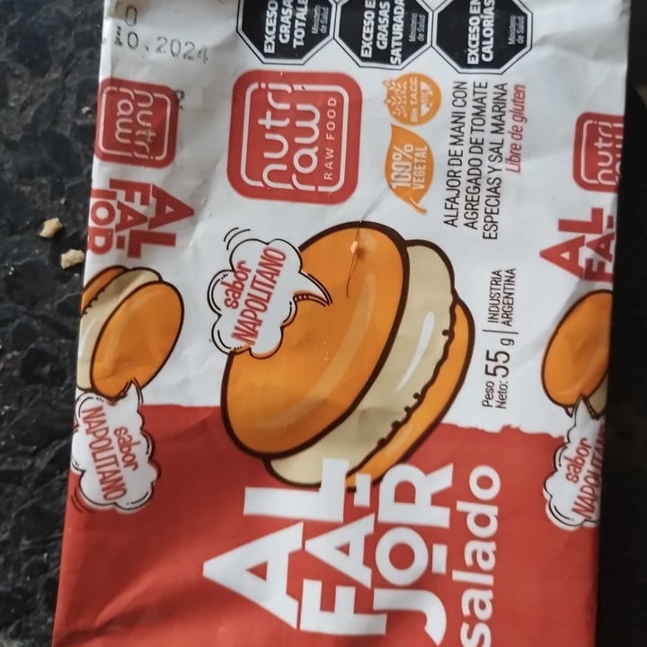 photo of Nutri Raw Alfajor Salado Sabor Napolitano shared by @lucappl on  15 Jun 2024 - review