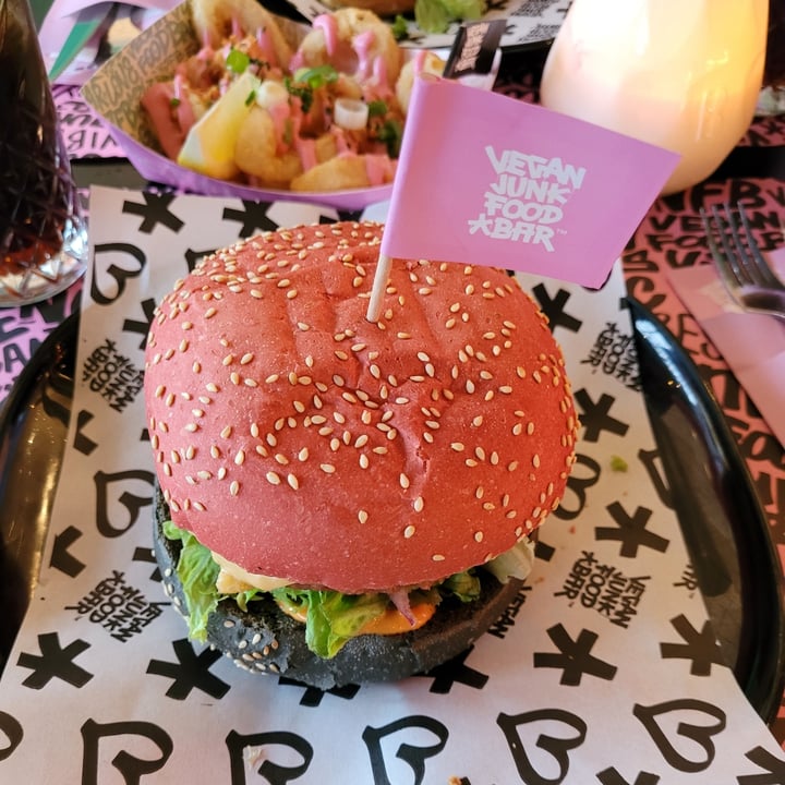 photo of Vegan Junk Food Bar Mc Cruelty Free Burger shared by @a1ex on  12 Feb 2024 - review