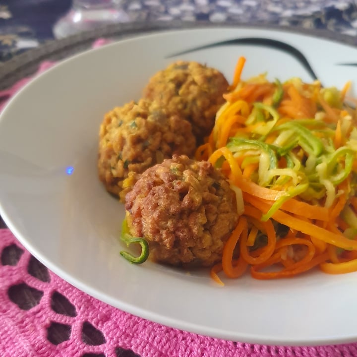 photo of Pliz Marmi Almôndega de soja & espaguete de cenoura com ervilha e quinoa shared by @andressaasa on  17 Sep 2023 - review