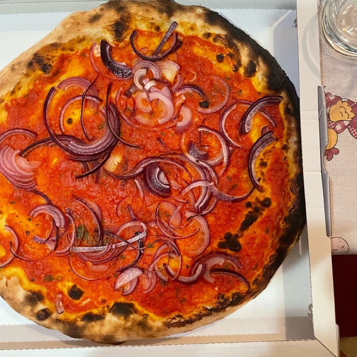 photo of Trattoria da Lucia Pizza Marinara Con Cipolle Rosse shared by @cinziagilmore on  24 Sep 2023 - review
