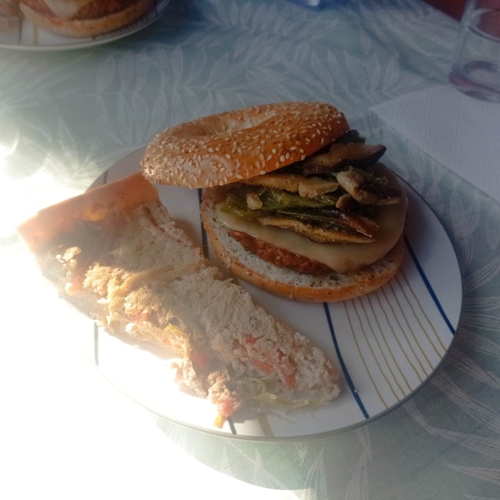 photo of Hi vegs Burger Sabor Ternera shared by @alejandro-alvaro on  03 Mar 2024 - review