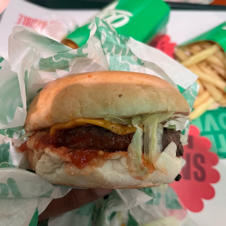 photo of Oowee Vegan cheese burger shared by @preshasoogrim on  06 Oct 2025 - review