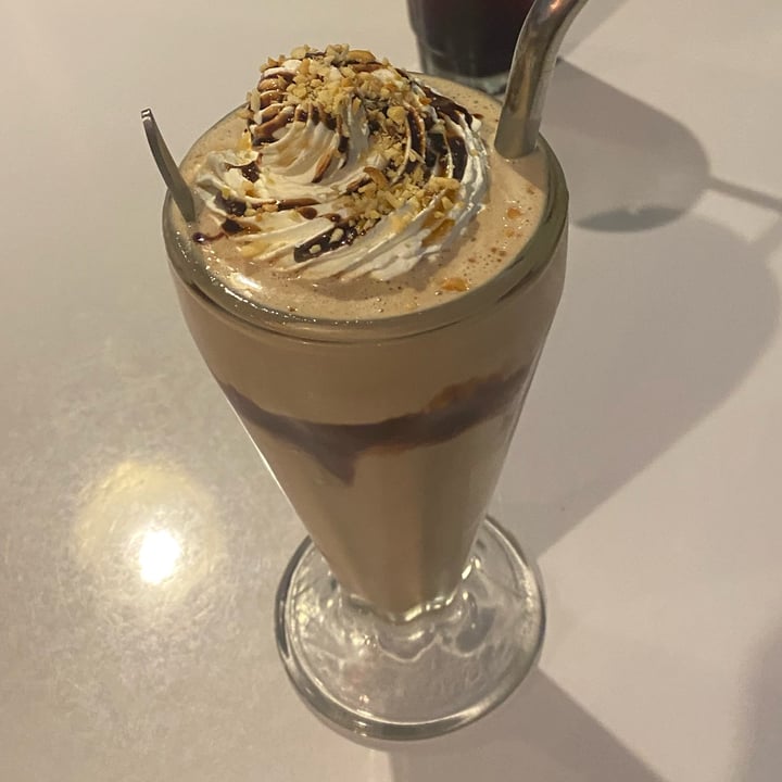 photo of COMET 984 - 50's Diner Malteada de snickers shared by @marianavalevrg on  24 Dec 2023 - review