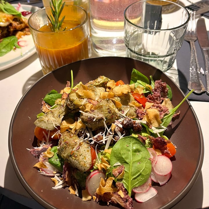 photo of Vegan Restoran V vegan caesar salad shared by @lilimei2000 on  25 Nov 2023 - review