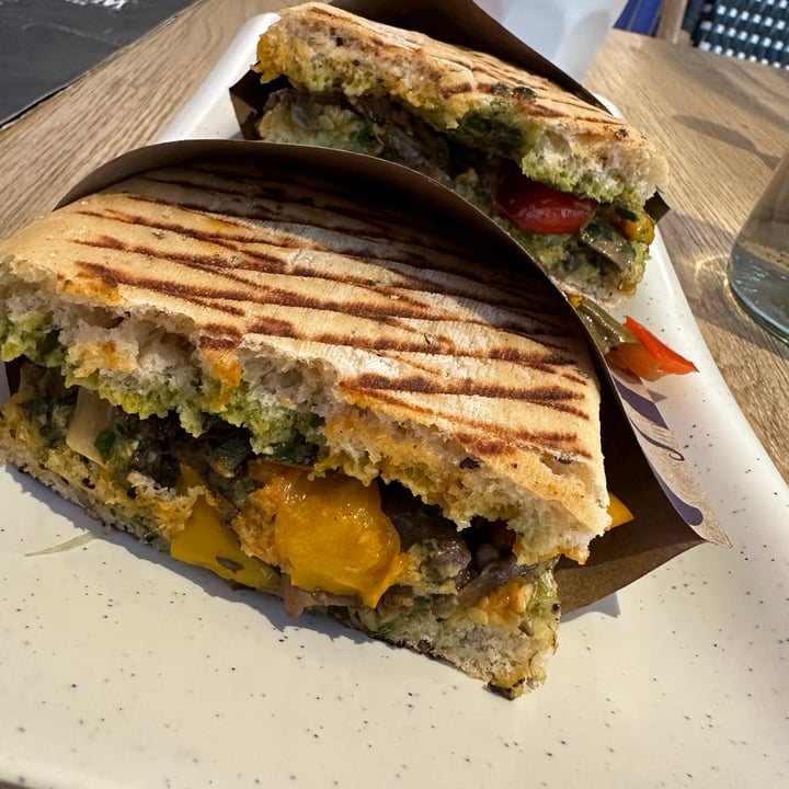photo of Paris Panini - Gourmet Sandwiches and Wraps Vegan Colette shared by @arjun04 on  28 Sep 2024 - review