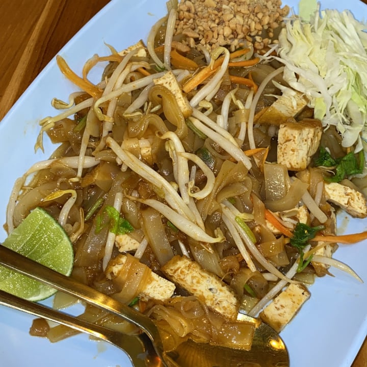 photo of ร้านธรรมชาติอาหารเจนาเกลือ thammachad vegetarian food vegan pad thai shared by @shawjuju on  08 Feb 2024 - review