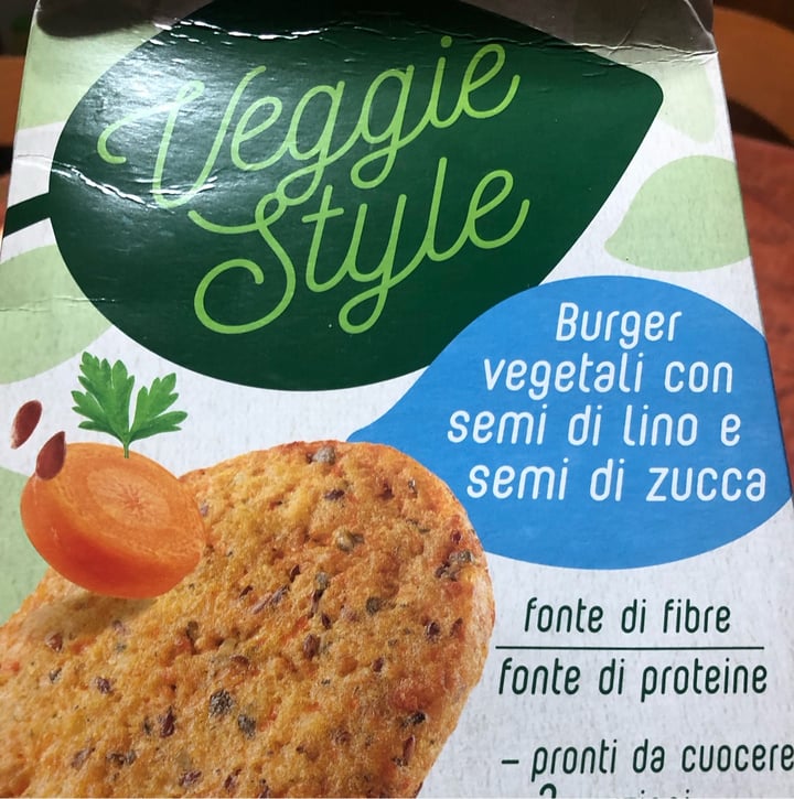 photo of Veggie Style (COOP) Burger Vegetali Con Semi Di Lino E Zucca shared by @carlanadianc on  06 Nov 2023 - review