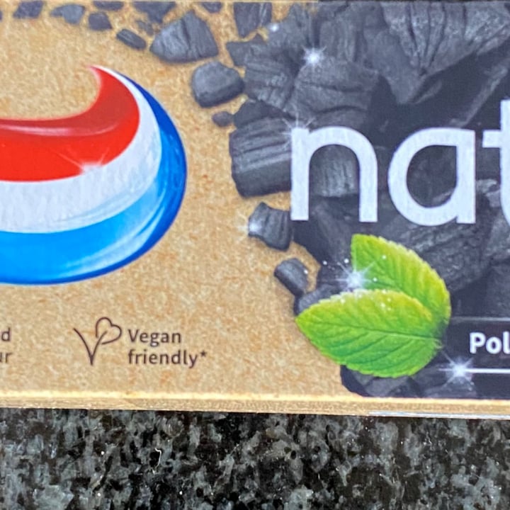 photo of Aquafresh Naturals Charcoal White shared by @lindybeukes60 on  27 Jun 2024 - review