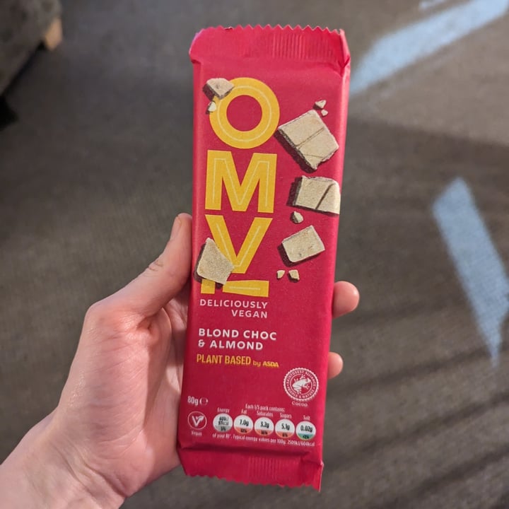 photo of OMV! blond choc & almond shared by @lydiahawkins on  08 Oct 2023 - review