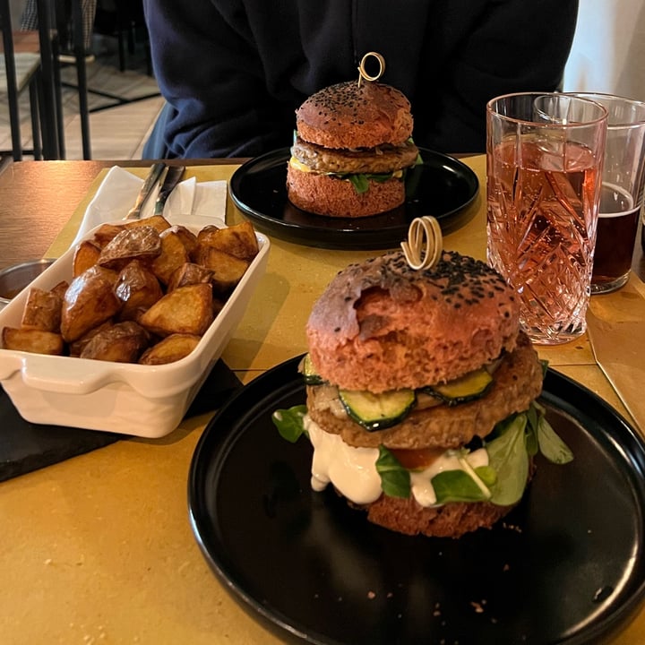 photo of Organic Lovers Torino Veggie Burger con patatine shared by @alecav on  17 Jun 2025 - review