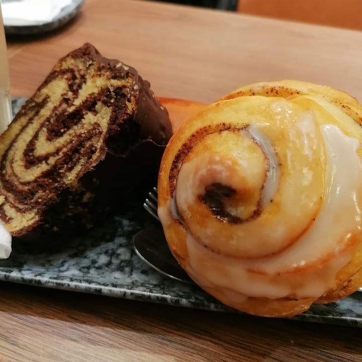 photo of VG Pâtisserie - Pâtisserie Végétale cinnamon rolls shared by @mirth on  12 Dec 2023 - review