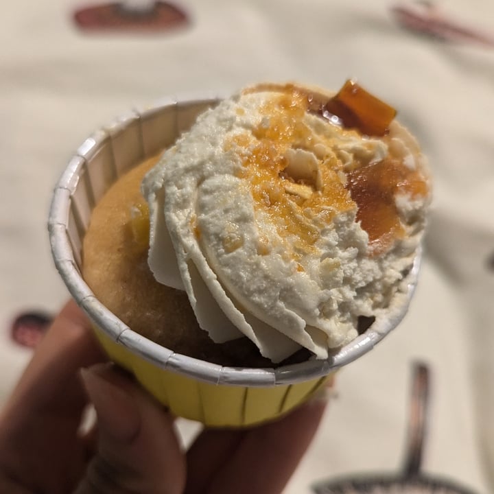 photo of The Iced Vegan Crème Brulèe Cupcake shared by @alicesabrina on  07 Dec 2024 - review