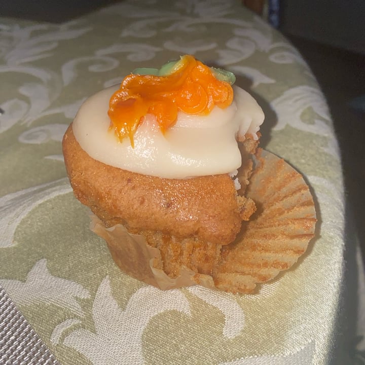 photo of Erin McKenna's Carrot Cake Cupcake shared by @duckylover on  04 Jan 2024 - review