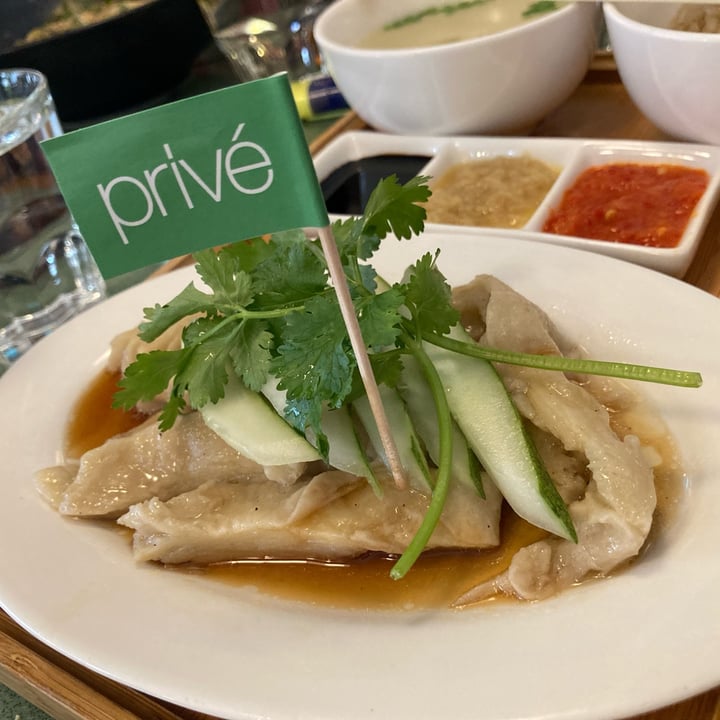 photo of Privé Tiong Bahru Hainanese Chicken Rice shared by @fulfilling on  03 Oct 2023 - review