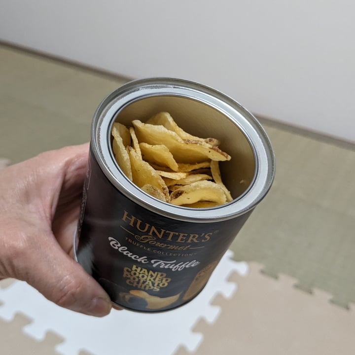 photo of Hunter's gourmet Black Truffle Hand-cooked Potato Chips shared by @izumi on  23 Feb 2024 - review