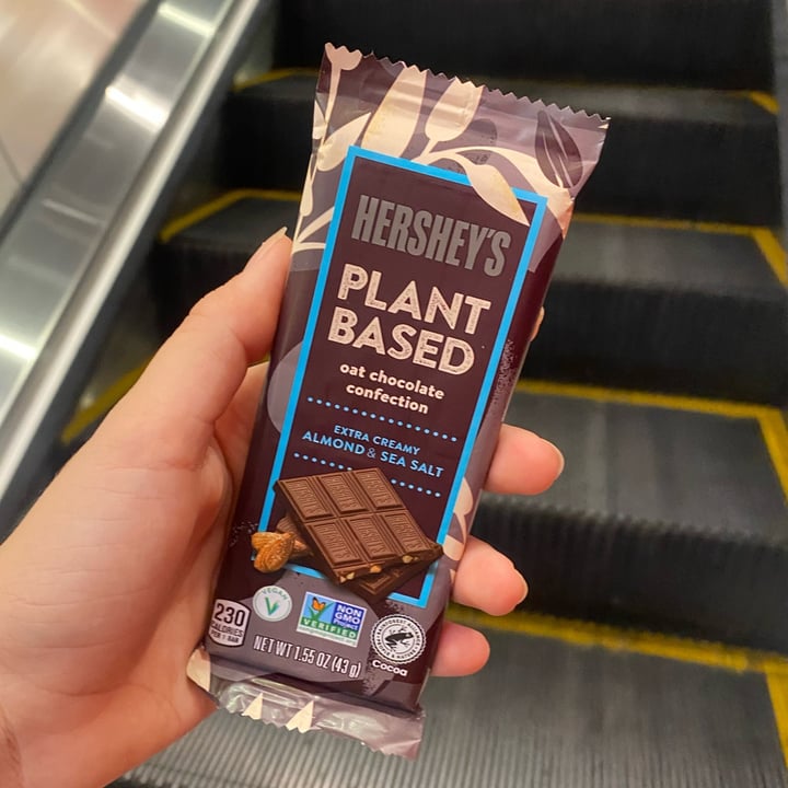 photo of Hershey's plant based oat chocolate confection almond & sea salt shared by @marianavalevrg on  24 Jun 2024 - review