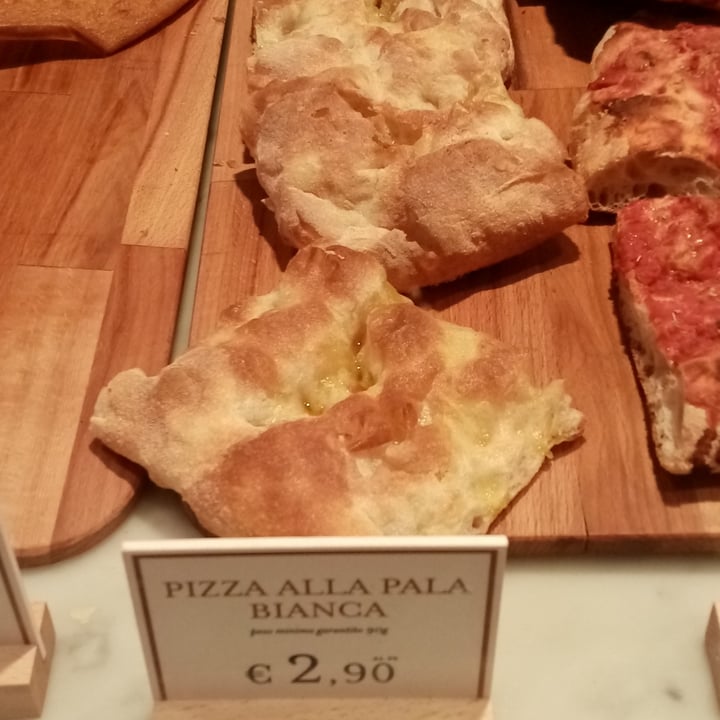 photo of Eataly Torino Lingotto pizza bianca alla pala shared by @valeveg75 on  26 Apr 2024 - review