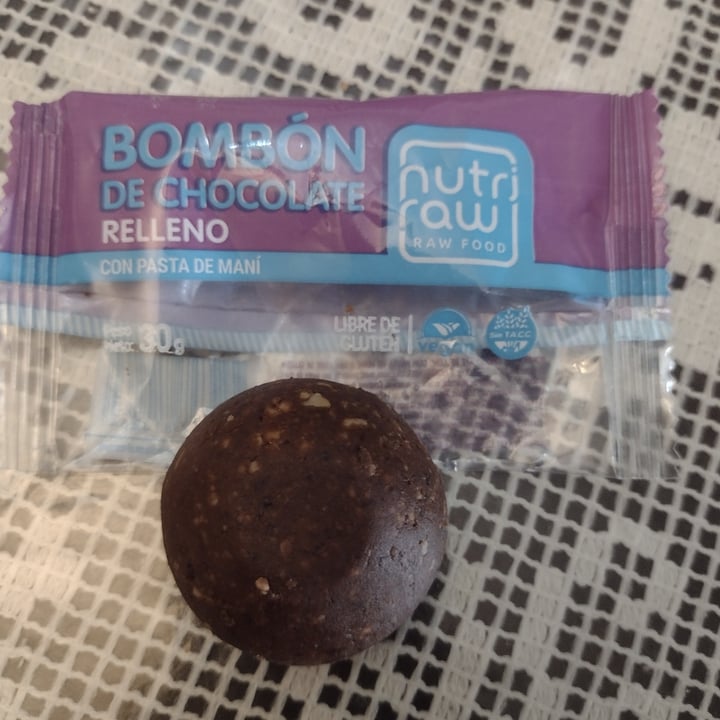 photo of Nutri Raw Bombón de chocolate relleno con pasta de maní shared by @dana1922 on  22 Sep 2024 - review