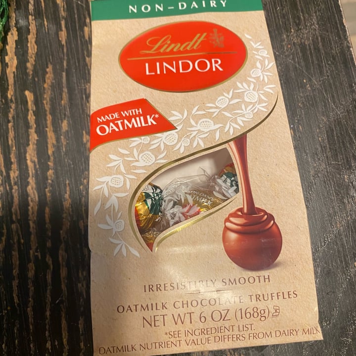 photo of Lindt Lindor Oatmilk Chocolate Truffles shared by @friendlyvegan on  09 Oct 2024 - review