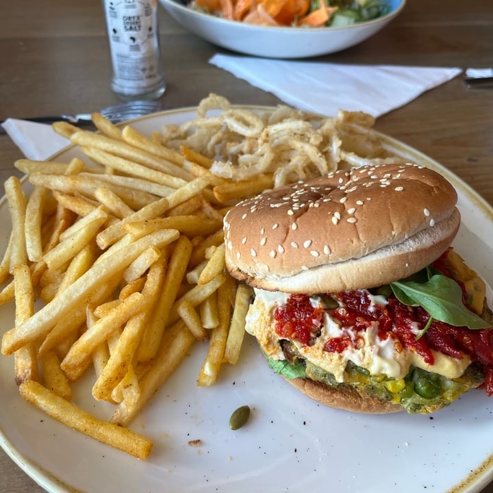 photo of Lekker Kalk Bay Cape Town South Africa Hummus Burger shared by @mimi2308 on  03 Dec 2023 - review