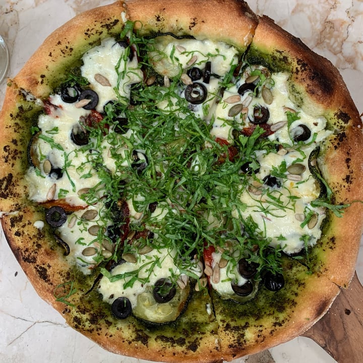 photo of Loving Earth Yoga Cafe Pizza al pesto shared by @aroleia on  12 Dec 2024 - review