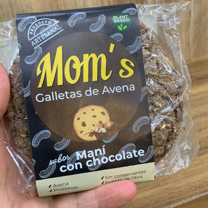 photo of Mom's Galleta De Avena Sabor Mani Con Chocolate shared by @lurethemwithfood on  04 Feb 2024 - review