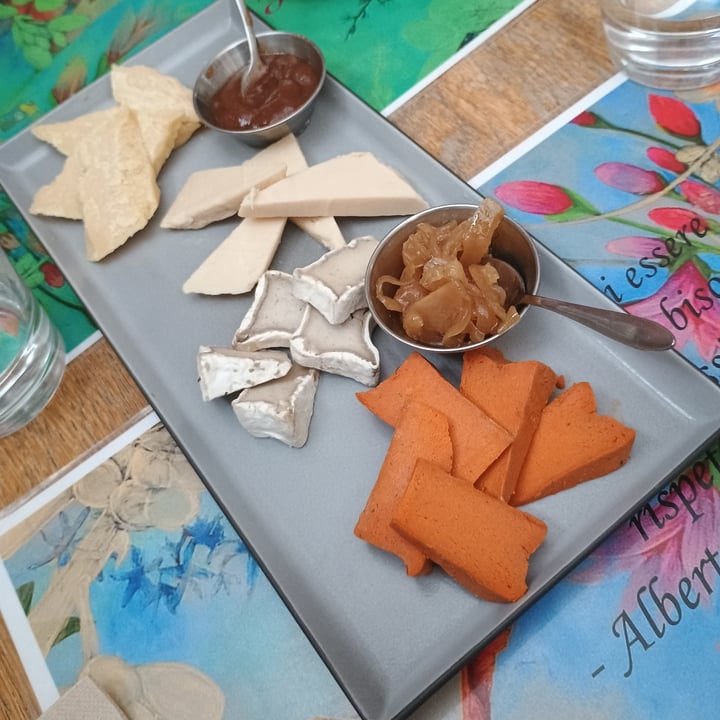 photo of Essenza Love Natural Food Tagliere Di  Formaggi shared by @geb on  16 Jun 2025 - review