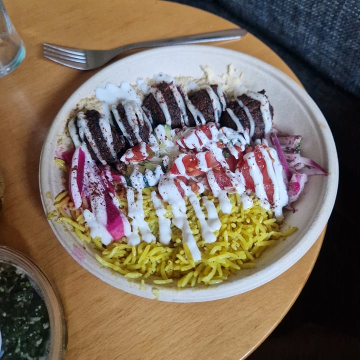 photo of Garbanzo Hummus And Black Beans Falafel Bowl shared by @janaplantpowered on  28 Sep 2024 - review
