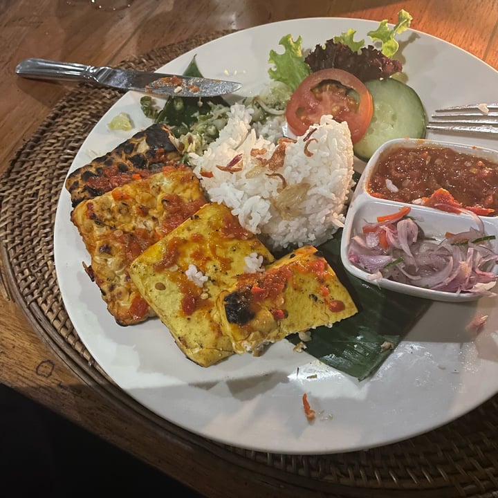 photo of Warung Lemongrass Tofu and Tempeh shared by @lowlowvegan on  10 Sep 2023 - review