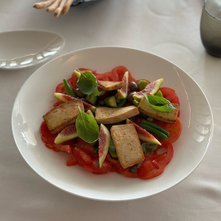photo of Marixx insalata di cuori di bue, fichi e tofu shared by @plantbasedpaola on  28 Sep 2024 - review