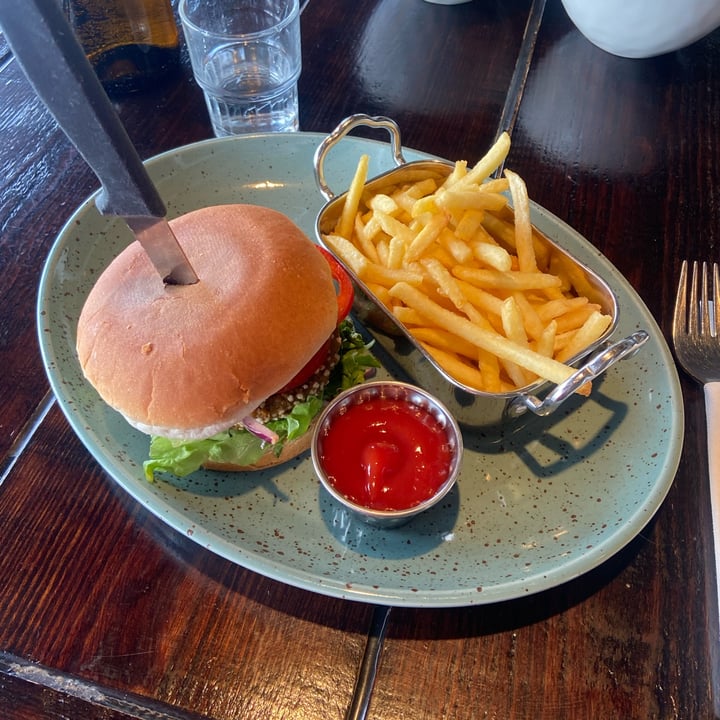 photo of Sjavarborg Restaurant Vegan Borgari/ Vegan Burger 🍔 shared by @helena12345 on  15 Mar 2024 - review